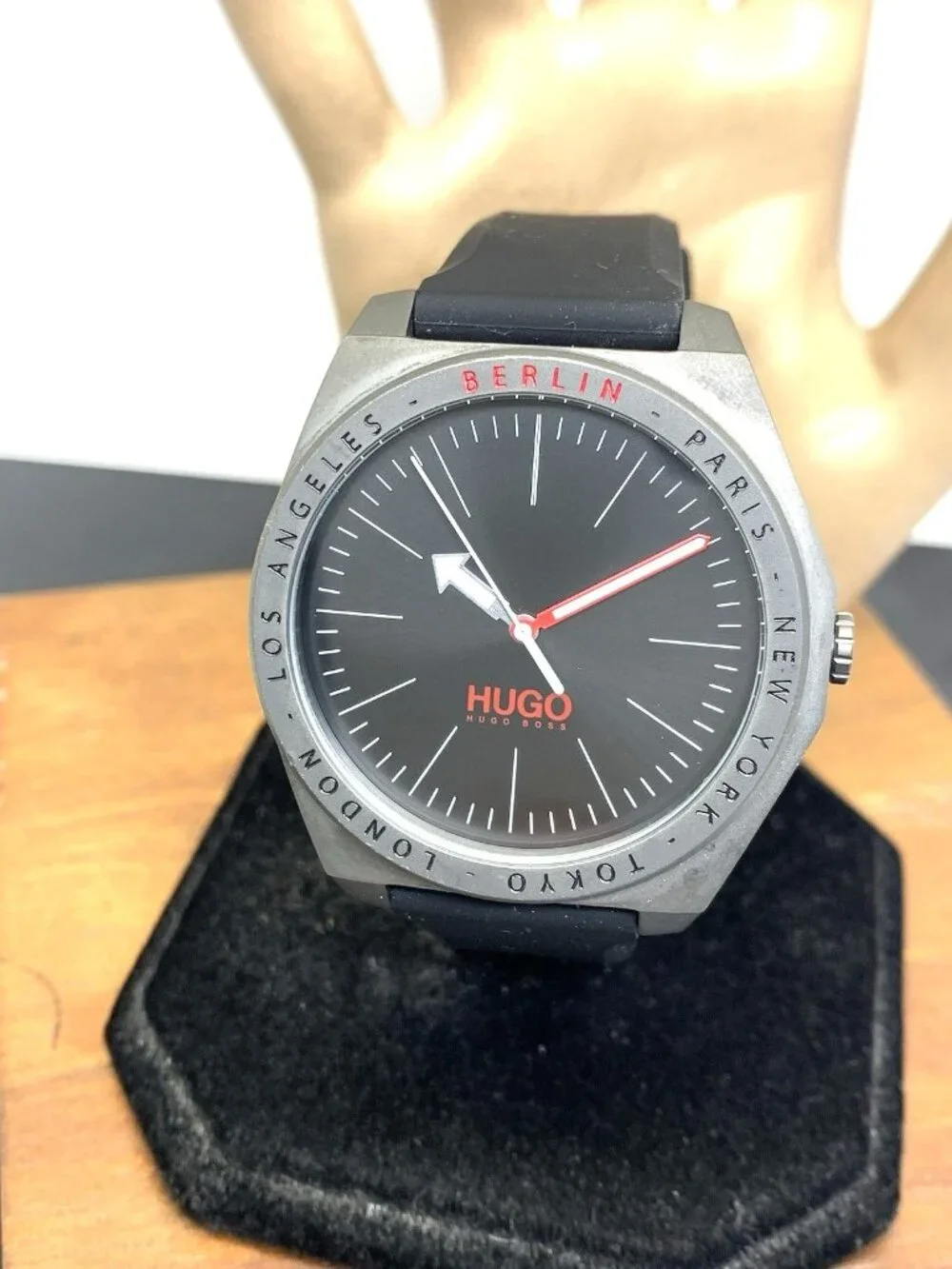Hugo Boss Men's Watch 1530104 Quartz Black Dial Gray Steel Case Rubber Band 44mm